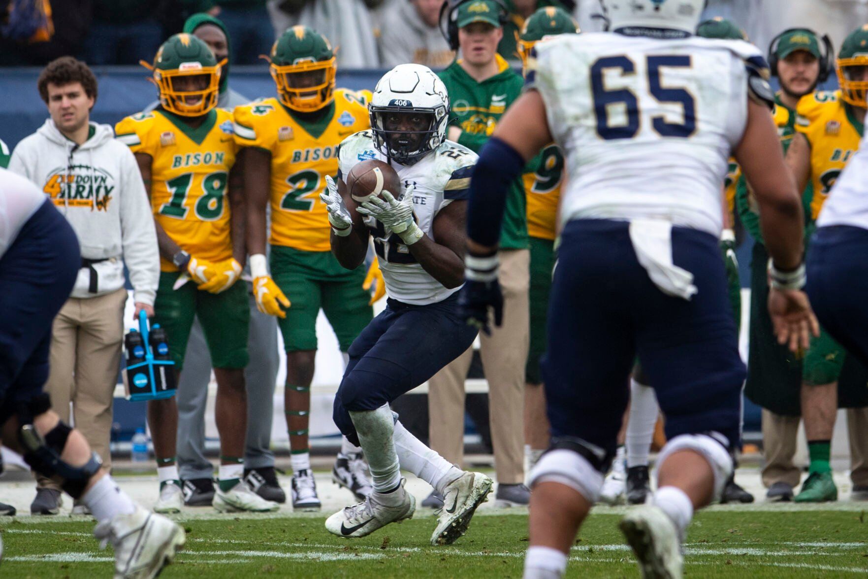 010822-spt-MSUvsNDSU64msc.jpg